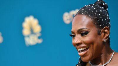 Sheryl Lee Ralph Wore a Blinged Out Ponytail Braid on the Emmys Red Carpet - www.glamour.com - New York