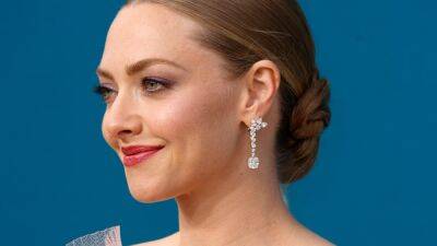 Amanda Seyfried Served Up Mermaidcore on the 2022 Emmys Red Carpet - www.glamour.com - California - city Downtown - county Holmes