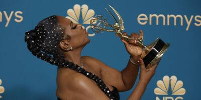 'Abbott Elementary's Sheryl Lee Ralph Wins First Emmy; Sings 'Endangered Species' During Acceptance Speech - www.justjared.com