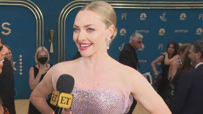 Amanda Seyfried Is Pretty in Pink 'Armor' at the 2022 Emmys (Exclusive) - www.etonline.com - Los Angeles - county Holmes
