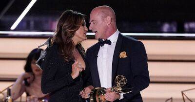 Emmys 2022 Best Moments: Mariska Hargitay and Christopher Meloni Almost Kiss, ‘Abbott Elementary’ Cast Supports Sheryl Lee Ralph and More! - www.usmagazine.com - Los Angeles - Hollywood