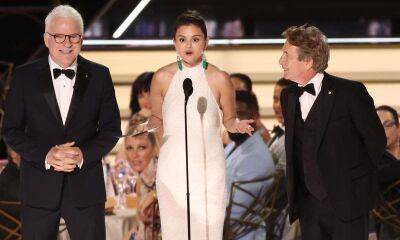 Selena Gomez cracks hilarious jokes about her co-stars during the 2022 Emmy Awards - us.hola.com