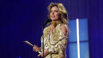 Shania Twain says her fashion choices 'represent and present' her music - www.foxnews.com