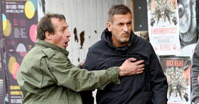 ITV Coronation Street's Peter Barlow risks Spider's police cover being blown in brawl scenes - www.manchestereveningnews.co.uk - county Martin - Peru