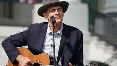 James Taylor sings 'Fire and Rain' to kick off White House Inflation Reduction Act celebration - www.foxnews.com