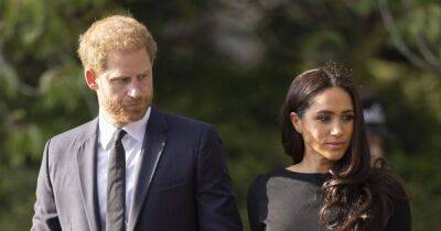 Meghan Markle and Prince Harry Join Royal Family to Receive Queen Elizabeth II’s Coffin at Buckingham Palace - www.usmagazine.com - Britain - Scotland - California - county Prince Edward