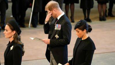 Prince Harry Cries During Queen Elizabeth's Service Alongside Meghan Markle, Prince Willam and Kate Middleton - www.etonline.com - Scotland - California - county Hall - county Prince Edward