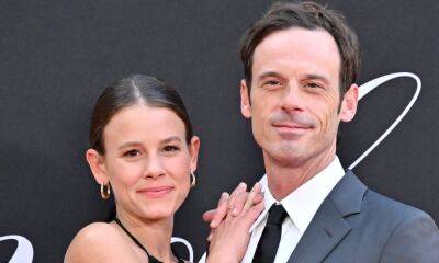 Sosie Bacon and Scoot McNairy look all loved up as they pose together on red carpet - hellomagazine.com - Los Angeles - California