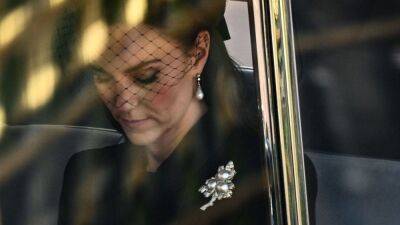 Kate Middleton honors Queen Elizabeth II by wearing queen's brooch to pay her respects - www.foxnews.com - Britain - county Hall - city Seoul - Belgium - city Elizabeth