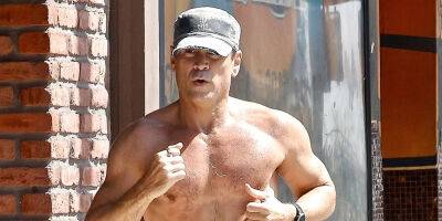 Colin Farrell Goes Shirtless For A Run in LA After Venice Film Festival Appearance - www.justjared.com - Los Angeles