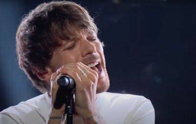 Watch Louis Tomlinson perform coming-of-age anthem ‘Bigger Than Me’ on ‘Corden’ - www.nme.com