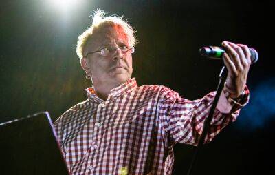 John Lydon distances himself from Sex Pistols, accuses them of “cashing in” on Queen’s death - www.nme.com