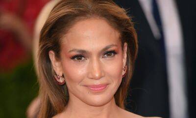 Jennifer Lopez wows fan in honeymoon bathtub video - hellomagazine.com - Paris