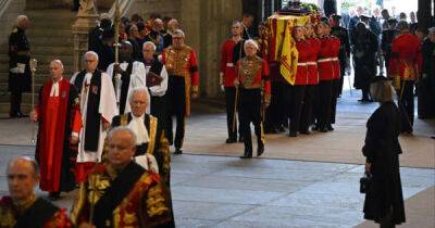 Mourners face 11-hour wait to pay respects to Queen Elizabeth - www.msn.com - London - county Hall