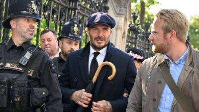 David Beckham Waits in Line With Mourners, Gets Visibly Emotional Viewing Queen Elizabeth's Coffin - www.etonline.com - Britain - county Hall