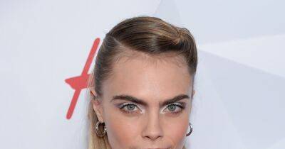 Cara Delevingne's friends desperately trying get her into rehab: Report - www.wonderwall.com - Britain - New York - Los Angeles - Los Angeles