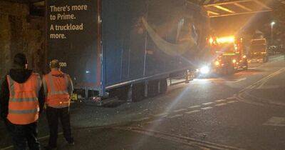 Amazon lorry becomes stuck under bridge in Salford - www.manchestereveningnews.co.uk