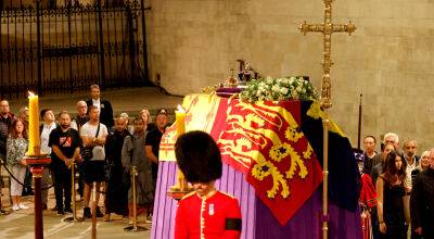Queen Elizabeth's Coffin Lying-in-State: See Photos From Inside as Line Reaches 24-Hour Wait - www.justjared.com - county Hall - county Imperial