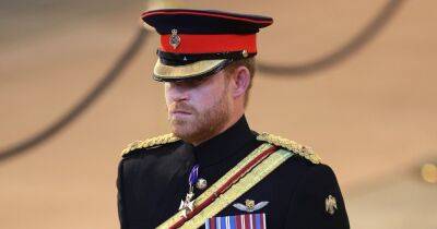 Prince Harry Wears Military Uniform for 1st Time Since Stepping Down as Senior Royal at Queen Elizabeth II’s Vigil - www.usmagazine.com - Britain - county Hall