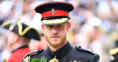 Prince Harry’s Military Uniform at Queen Elizabeth II’s Vigil Did Not Feature His Grandmother’s Initials - www.usmagazine.com - county Hall