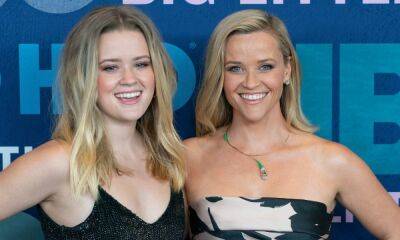 Reese Witherspoon is simply identical to her mother and daughter in latest family portrait - hellomagazine.com - Alabama