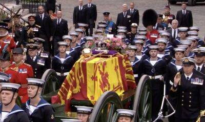 The Queen Begins Final Journey, King Charles Leads Procession Behind Casket To Westminster Abbey – watch - deadline.com - county Hall