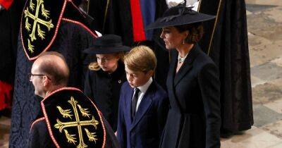 Prince William and Princess Kate Walk Alongside Prince George and Princess Charlotte During the Procession at Queen Elizabeth II’s Funeral: Photos - www.usmagazine.com - Charlotte