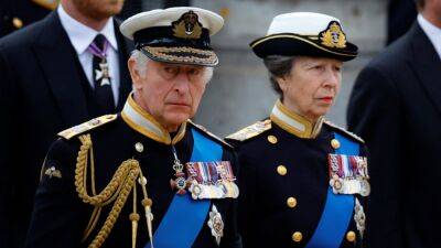 King Charles III Fights Tears During 'God Save the King' at Queen Elizabeth II's Funeral - www.etonline.com - Britain - Charlotte - city York - county Prince Edward