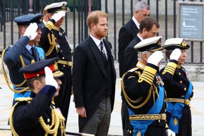 Prince Harry Attends Queen Elizabeth’s Royal Funeral Service Not Wearing His Military Uniform - etcanada.com - county Hall