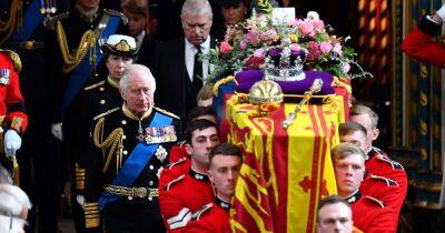 King Charles III Picked Out Floral Wreath, Wrote Letter for Queen Elizabeth II’s Casket: Read His Note - www.usmagazine.com - Britain - county Prince Edward