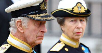 King Charles III wells up as mother Queen Elizabeth's coffin is carried into Westminster Abbey - www.manchestereveningnews.co.uk - Britain
