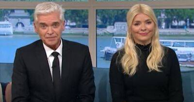 Petition to axe This Morning's Holly and Phil launched after 'queue jump' - www.ok.co.uk - county Hall
