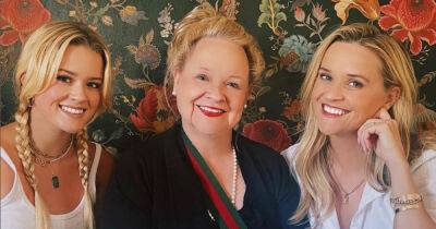 Reese Witherspoon poses for a snap with lookalike mother and daughter - www.msn.com - France
