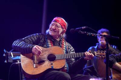 Willie Nelson Opens Up About Attempting Suicide Early In His Career - etcanada.com - Britain - Nashville - Houston - county Early