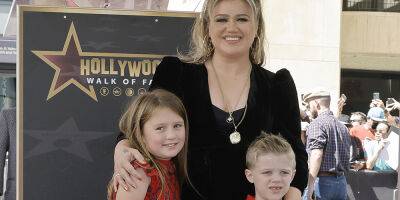 Kelly Clarkson Brings Her Two Kids To Walk of Fame Star Ceremony - www.justjared.com - USA - Hollywood