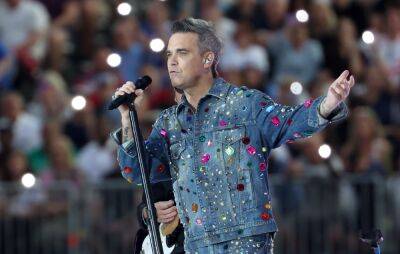 Robbie Williams says it “would be cool” to play Glastonbury’s legends slot - www.nme.com