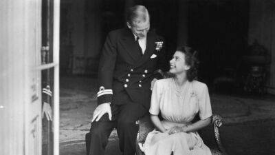 Rare, Previously Unseen Photos of Queen Elizabeth Were Just Released by Buckingham Palace - www.glamour.com - Scotland - county King George