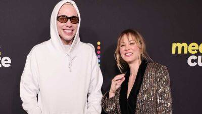 Kaley Cuoco Roasts Pete Davidson for Wearing Hoodie to ‘Meet Cute’ Premiere (Exclusive) - www.etonline.com - New York - county Davidson