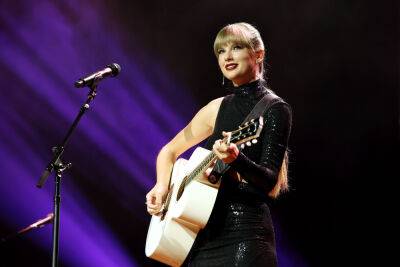 Taylor Swift Is ‘Moved Beyond Words’ After Receiving Songwriter-Artist Of The Decade Award - etcanada.com - Nashville