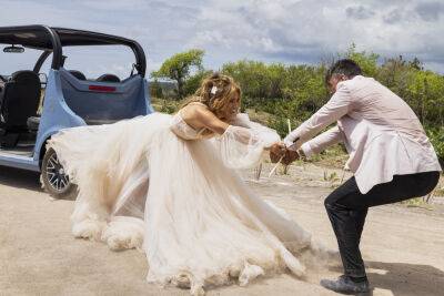 Jennifer Lopez, Jennifer Coolidge, And Lenny Kravitz Are Held Hostage In ‘Shotgun Wedding’ Photos - etcanada.com