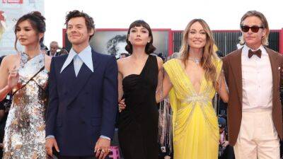 Harry Styles' Mom Gives His Girlfriend Olivia Wilde a Rave Review - www.etonline.com - France