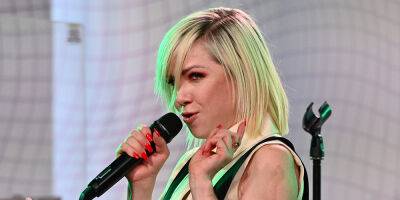 Carly Rae Jepsen's Set List Revealed After Kicking Off So Nice 2022 North American Tour - www.justjared.com - USA - Canada - Illinois - Ohio - county Cleveland