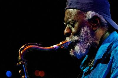 Pharoah Sanders Dies: Jazz Saxman Who Played With John Coltrane Was 81 - deadline.com - New York - Los Angeles - city Little Rock