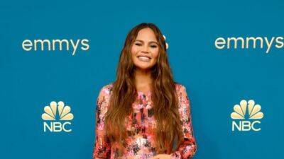 Chrissy Teigen Shows Off Her Baby Bump During Girls Night Out - www.etonline.com - county Jack