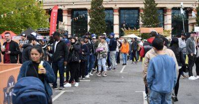 Chicken fans blast Wing Fest after 'horrendous' two-hour queues per stall - www.manchestereveningnews.co.uk - Britain - Manchester