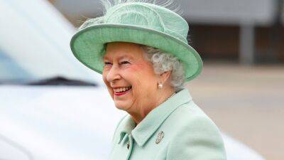 The Story Behind Queen Elizabeth’s Lifelong Devotion To Launer Handbags - www.glamour.com - Britain
