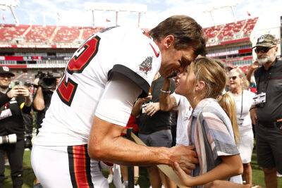 Tom Brady’s Kids Support Their Dad In Adorable Moment At Tampa Bay Buccaneers Home Opener - etcanada.com - county Bay