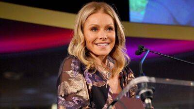 Kelly Ripa Gets Candid About Social Anxiety and Depression Struggles in New Book (Exclusive) - www.etonline.com