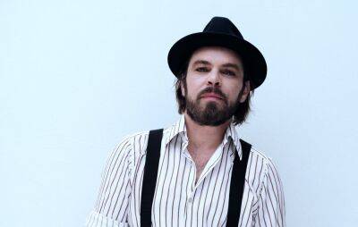 Gaz Coombes announces fourth solo album ‘Turn The Car Around’, shares new single ‘Don’t Say It’s Over’ - www.nme.com