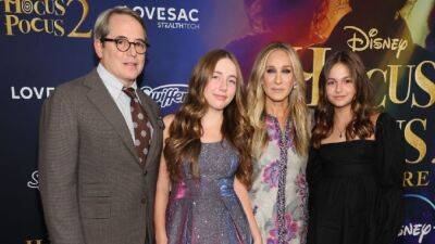 Sarah Jessica Parker and Matthew Broderick Have Family Date Night at 'Hocus Pocus 2' Premiere - www.etonline.com